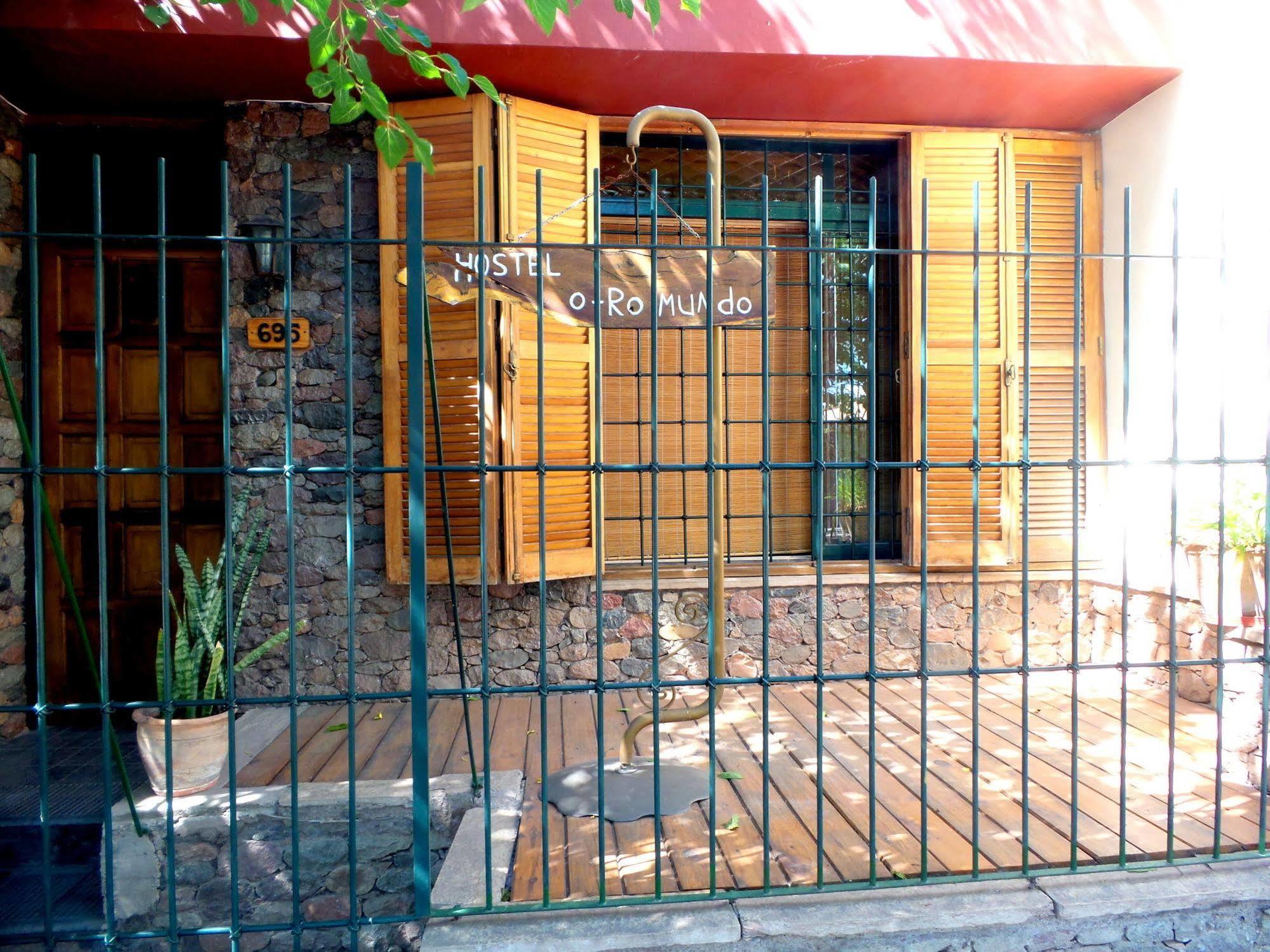 Hostel Otro Mundo Mendoza Exterior foto